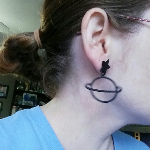 Black Metal Saturn Earrings - Picture 3 of 4